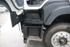 庆铃 VC46重卡 241马力 6X2 9.6米厢式载货车 (QL5250XXYAVCKJ)