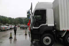 庆铃 VC46重卡 241马力 6X2 9.6米厢式载货车 (QL5250XXYAVCKJ)