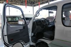 金杯 海狮快运王 豪华型 2.0L 103马力 轻型客车