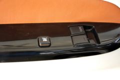 金杯 大海狮 2.4L 139马力 旗舰型 封闭厢式货车