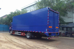 东风柳汽 乘龙M3中卡 160马力 4X2 6.75米翼式载货车(LZ5161XYKM3AA)