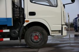 多利卡底盘&nbsp;垃圾运输车外观图片