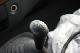 多利卡底盘&nbsp;垃圾运输车驾驶室图片