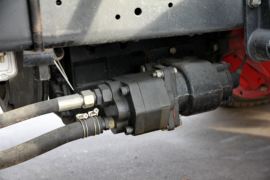 多利卡底盘&nbsp;垃圾运输车底盘图片