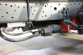 多利卡底盘&nbsp;垃圾运输车底盘图片