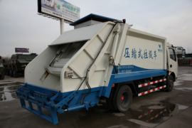 多利卡底盘&nbsp;垃圾运输车上装图片