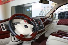 福田商务车 蒙派克S 财富快车 136马力 封闭厢式货车(琥珀金色)