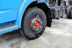 东风 多利卡D6 115马力 3300轴距单排轻卡底盘(DFA5040XXY11D2AC)