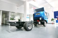 解放 J6F 宽体 124马力 3300轴距 4.21米单排轻卡底盘(CA5041XXYP40K2L1E4A84-3)