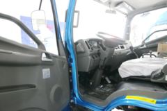 解放 J6F 宽体 124马力 3300轴距 4.21米单排轻卡底盘(CA5041XXYP40K2L1E4A84-3)