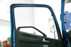 解放 J6F 宽体 124马力 3300轴距 4.21米单排轻卡底盘(CA5041XXYP40K2L1E4A84-3)