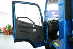 解放 J6F 宽体 124马力 3300轴距 4.21米单排轻卡底盘(CA5041XXYP40K2L1E4A84-3)