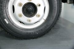 解放 J6F 宽体 124马力 3300轴距 4.21米单排轻卡底盘(CA5041XXYP40K2L1E4A84-3)