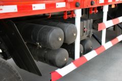 陕汽重卡 德龙新M3000 轻量化版 300马力 8X4 9.5米栏板载货车(SX1316GN456)
