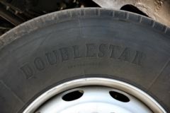 陕汽重卡 德龙新M3000 轻量化版 300马力 8X4 9.5米栏板载货车(SX1316GN456)