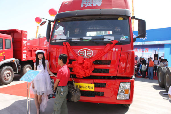 解放 奥威(J5P)重卡 350马力 8X4 仓栅式载货车(CA5312CLXYP21K2L2T4E)