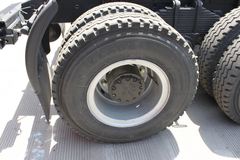 华菱重卡 375马力 6X4 牵引车(HN4250P33C2M3)