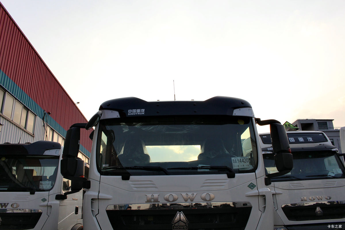 й HOWO T5Gϵؿ 290 8X4 LNGж(ZZ3317M386GE1L)                                                