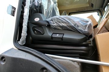 �й����� HOWO T5Gϵ�ؿ� 290���� 8X4 LNG��ж������(ZZ3317M386GE1L)ͼƬ