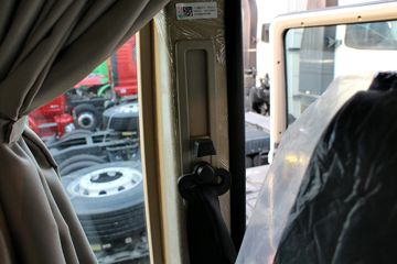 �й����� HOWO T5Gϵ�ؿ� 290���� 8X4 LNG��ж������(ZZ3317M386GE1L)ͼƬ