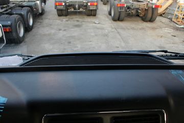 �й����� HOWO T5Gϵ�ؿ� 290���� 8X4 LNG��ж������(ZZ3317M386GE1L)ͼƬ