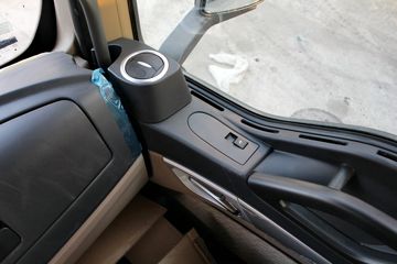 �й����� HOWO T5Gϵ�ؿ� 290���� 8X4 LNG��ж������(ZZ3317M386GE1L)ͼƬ