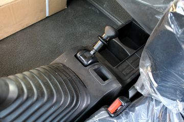 �й����� HOWO T5Gϵ�ؿ� 290���� 8X4 LNG��ж������(ZZ3317M386GE1L)ͼƬ