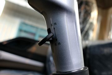 �й����� HOWO T5Gϵ�ؿ� 290���� 8X4 LNG��ж������(ZZ3317M386GE1L)ͼƬ