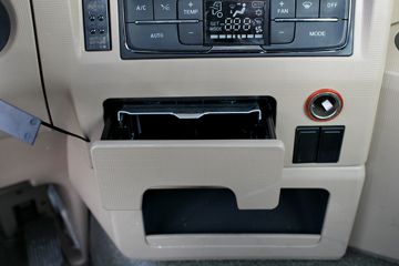 �й����� HOWO T5Gϵ�ؿ� 290���� 8X4 LNG��ж������(ZZ3317M386GE1L)ͼƬ