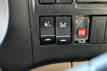 �й����� HOWO T5Gϵ�ؿ� 290���� 8X4 LNG��ж������(ZZ3317M386GE1L)ͼƬ