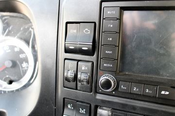 �й����� HOWO T5Gϵ�ؿ� 290���� 8X4 LNG��ж������(ZZ3317M386GE1L)ͼƬ