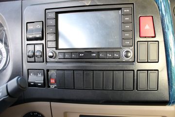 �й����� HOWO T5Gϵ�ؿ� 290���� 8X4 LNG��ж������(ZZ3317M386GE1L)ͼƬ