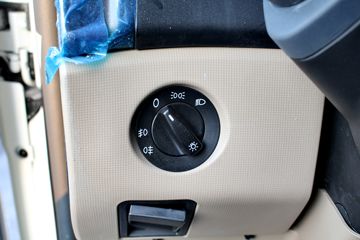 �й����� HOWO T5Gϵ�ؿ� 290���� 8X4 LNG��ж������(ZZ3317M386GE1L)ͼƬ