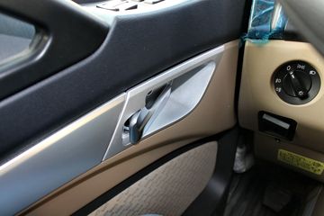 �й����� HOWO T5Gϵ�ؿ� 290���� 8X4 LNG��ж������(ZZ3317M386GE1L)ͼƬ