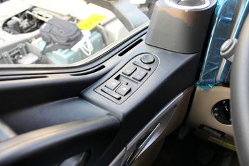 �й����� HOWO T5Gϵ�ؿ� 290���� 8X4 LNG��ж������(ZZ3317M386GE1L)ͼƬ