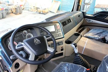 �й����� HOWO T5Gϵ�ؿ� 290���� 8X4 LNG��ж������(ZZ3317M386GE1L)ͼƬ