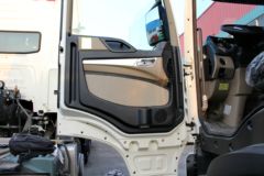 中国重汽 HOWO T5G系重卡 290马力 8X4 LNG自卸车底盘(ZZ3317M386GE1L)