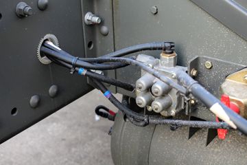 �й����� HOWO T5Gϵ�ؿ� 290���� 8X4 LNG��ж������(ZZ3317M386GE1L)ͼƬ