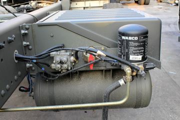 �й����� HOWO T5Gϵ�ؿ� 290���� 8X4 LNG��ж������(ZZ3317M386GE1L)ͼƬ