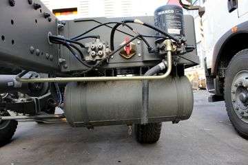 �й����� HOWO T5Gϵ�ؿ� 290���� 8X4 LNG��ж������(ZZ3317M386GE1L)ͼƬ