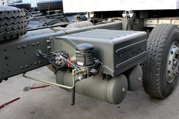 �й����� HOWO T5Gϵ�ؿ� 290���� 8X4 LNG��ж������(ZZ3317M386GE1L)ͼƬ