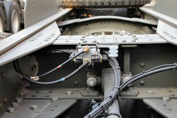 �й����� HOWO T5Gϵ�ؿ� 290���� 8X4 LNG��ж������(ZZ3317M386GE1L)ͼƬ