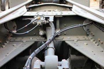 �й����� HOWO T5Gϵ�ؿ� 290���� 8X4 LNG��ж������(ZZ3317M386GE1L)ͼƬ