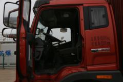 福田 瑞沃中卡 168马力 4X2 7.6米厢式载货车(BJ5165XXY-7)