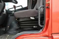 福田 瑞沃中卡 168马力 4X2 7.6米厢式载货车(BJ5165XXY-7)
