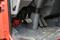 福田 瑞沃中卡 168马力 4X2 7.6米厢式载货车(BJ5165XXY-7)