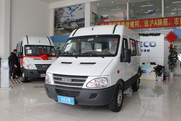 南京依维柯 得意 A32 129马力 商务车