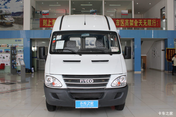 南京依维柯 新得意A37 2022款 122马力 2.5T柴油 5-9座 长轴中顶轻客(后双胎)