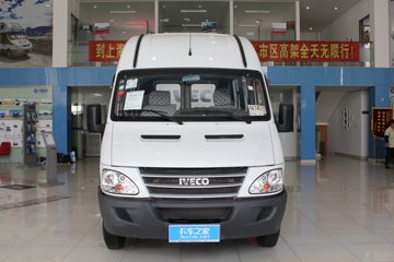 南京依维柯 新得意A37 2022款 122马力 2.5T柴油 5-9座 长轴中顶轻客(后双胎)