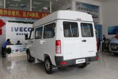 南京依维柯 得意 A35 129马力 封闭厢式货车